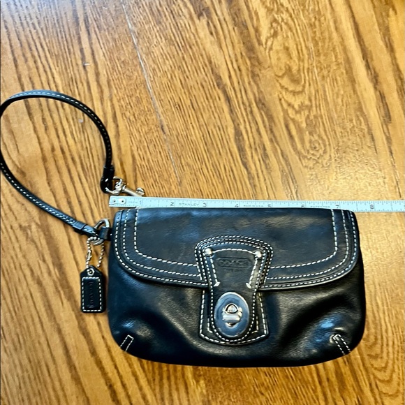 Coach Clutch. Excellent condition. - Picture 4 of 5